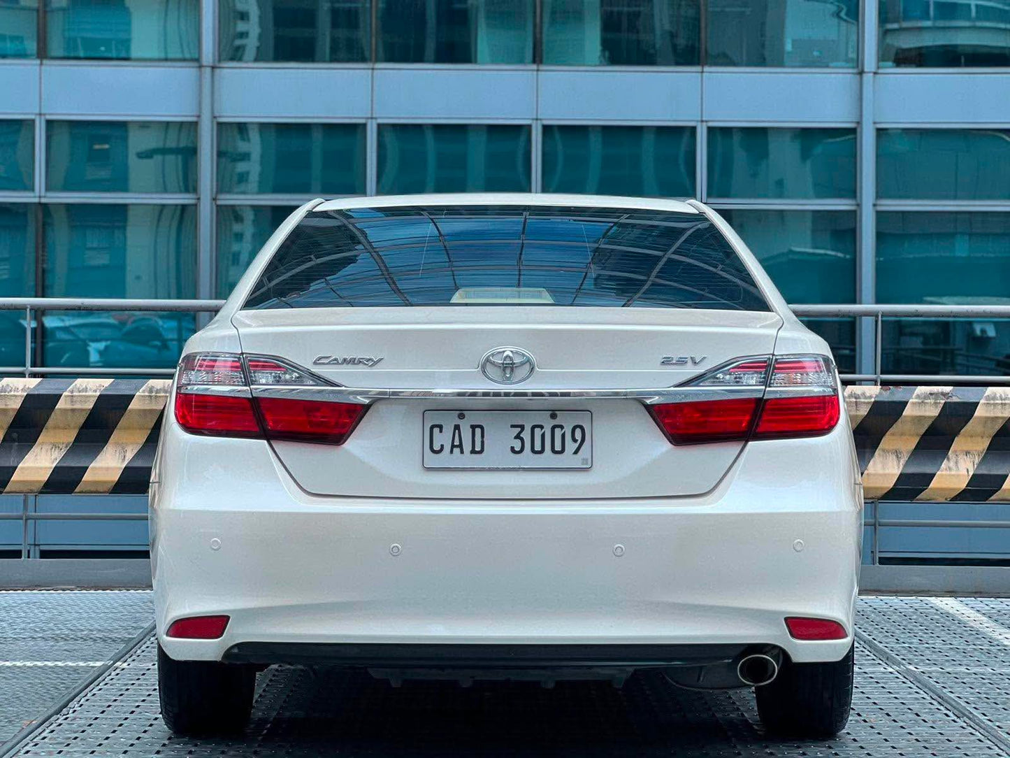 2017 Toyota Camry 2.5 V, Automatic, Gas