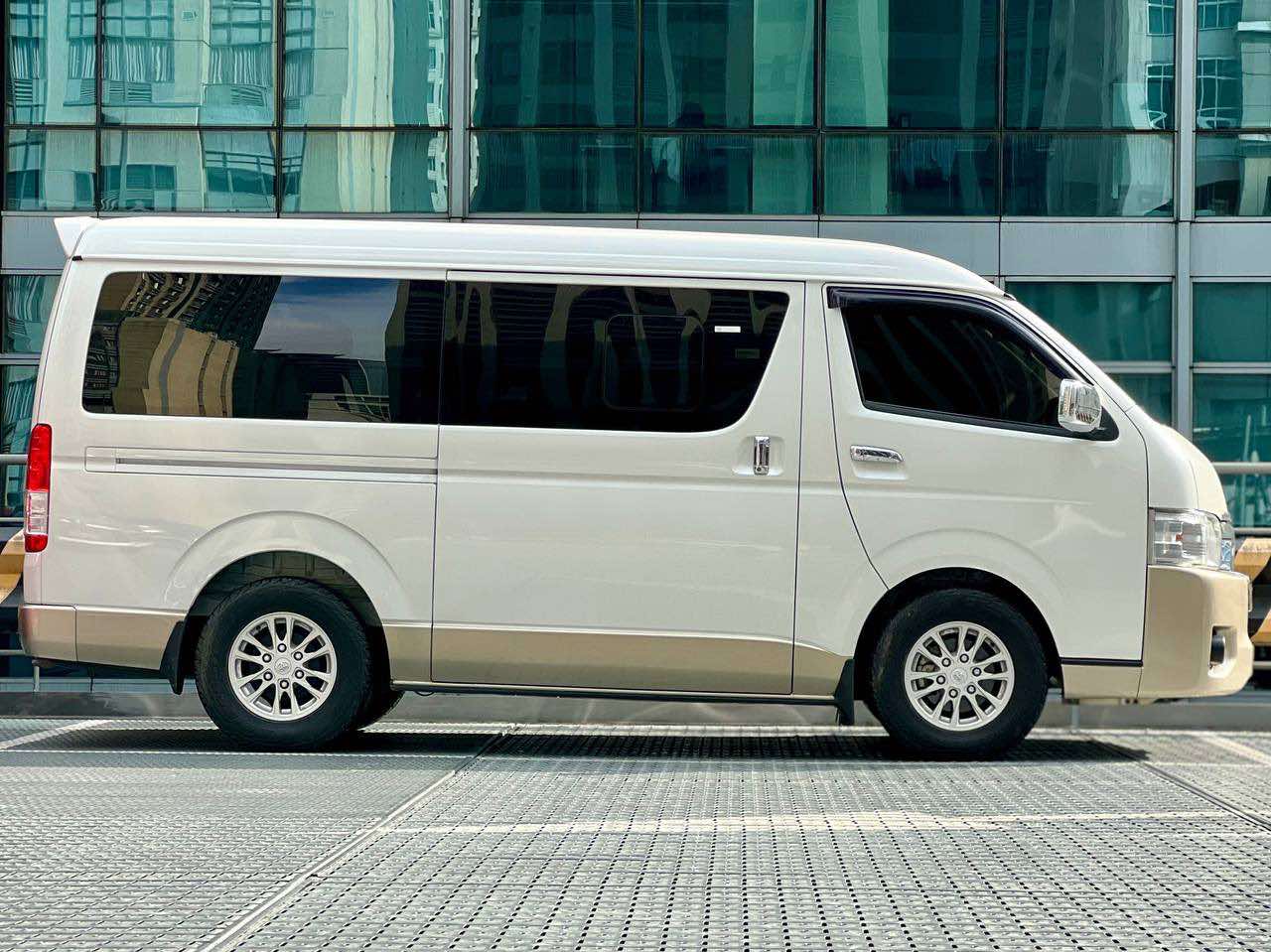 2017 Toyota Super Grandia 3.0 Leather, Automatic, Diesel