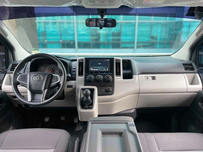 2024 Toyota HiAce Commuter Deluxe 2.8, Manual, Diesel
