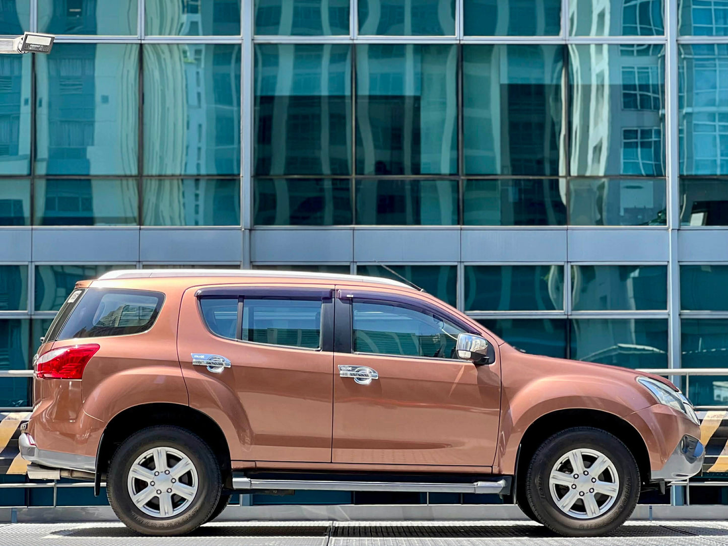 2015 Izuzu MUX LSA 4x2 2.5, Automatic, Diesel