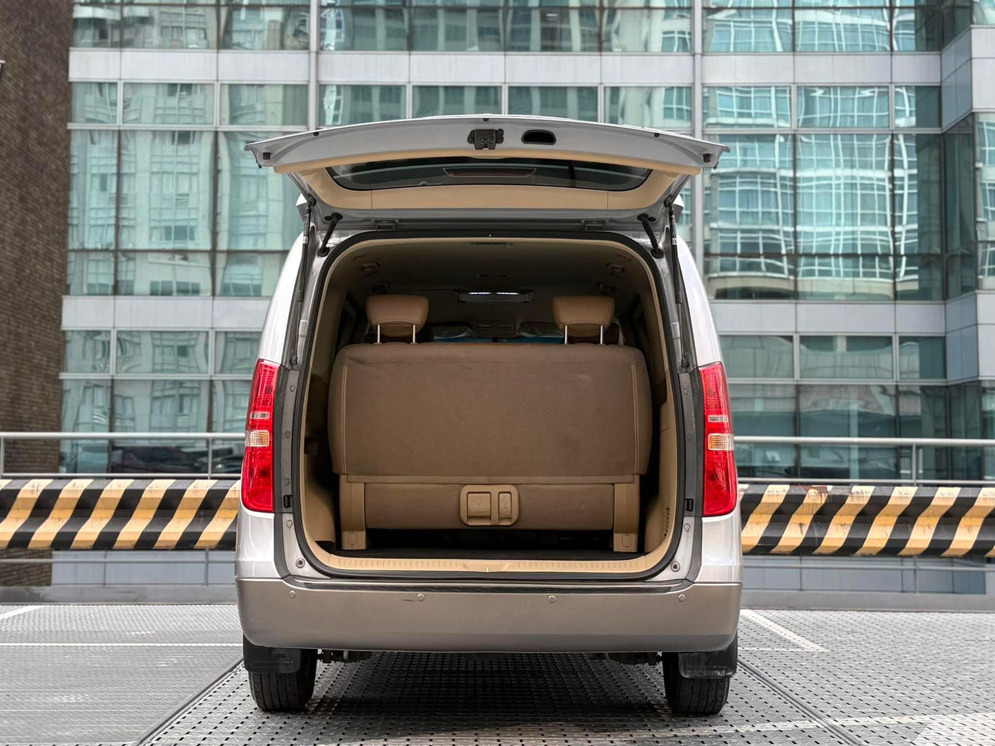 2020 Hyundai Grand Starex 2.5 Gold, Automatic, Diesel