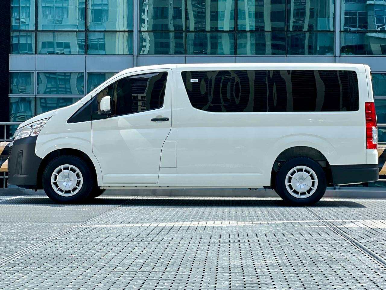 2025 Toyota Commuter 2.8 Deluxe, Manual, Diesel