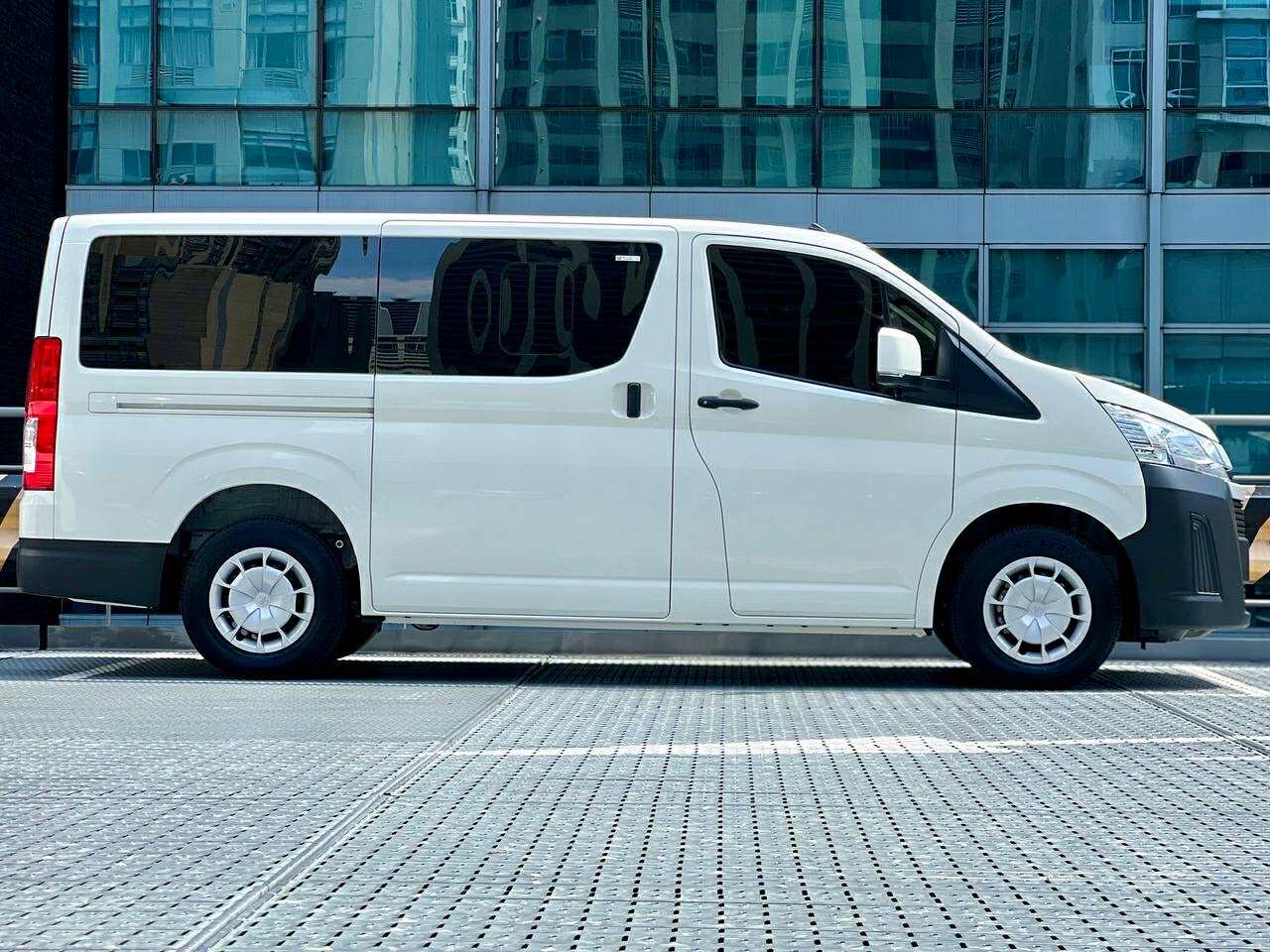 2025 Toyota Commuter 2.8 Deluxe, Manual, Diesel