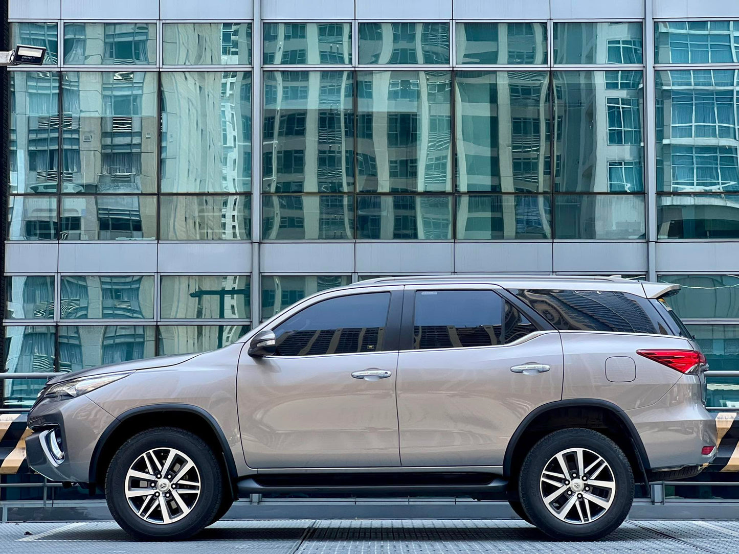2017 Toyota Fortuner V 4x2 2.4, Automatic, Diesel