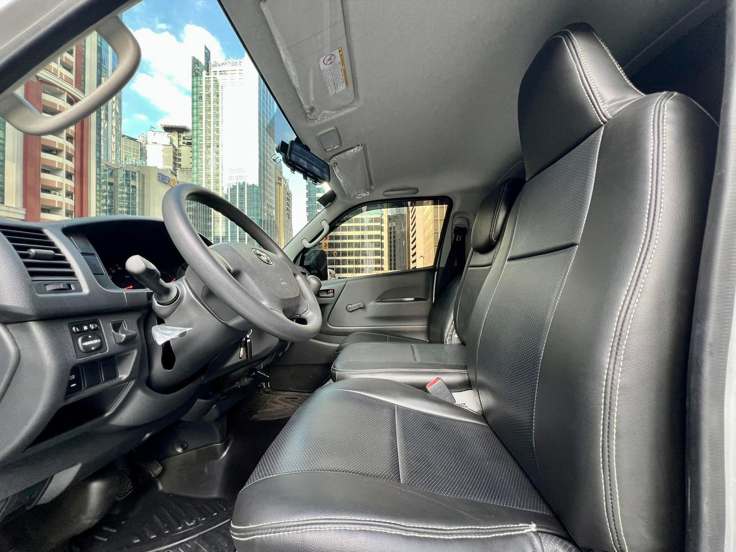 2025 Toyota HiAce Commuter 3.0, Manual, Diesel