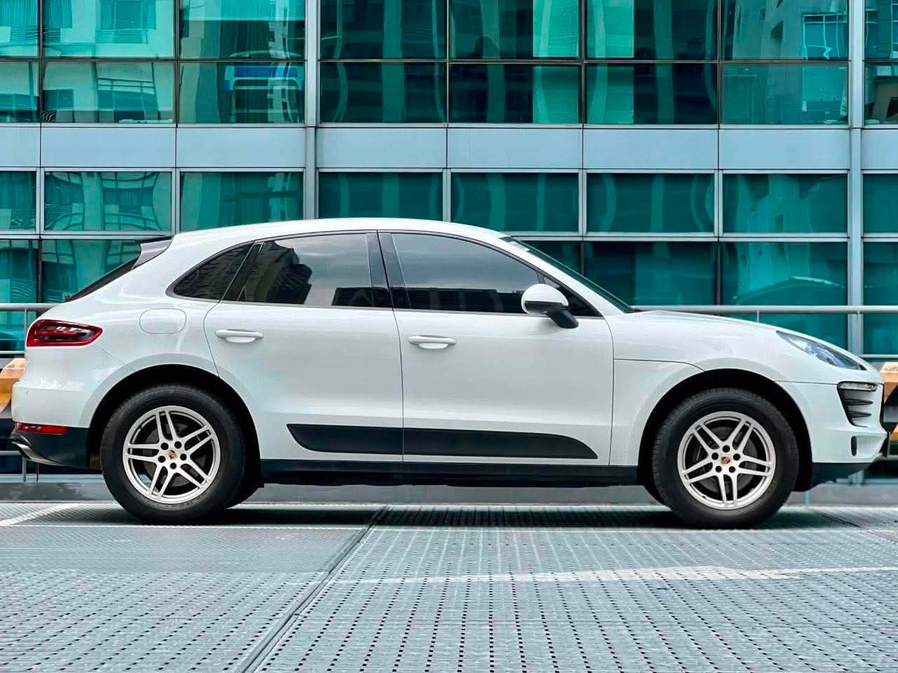 2015 Porsche Macan 2.0 Turbocharged AWD, Automatic, Gas