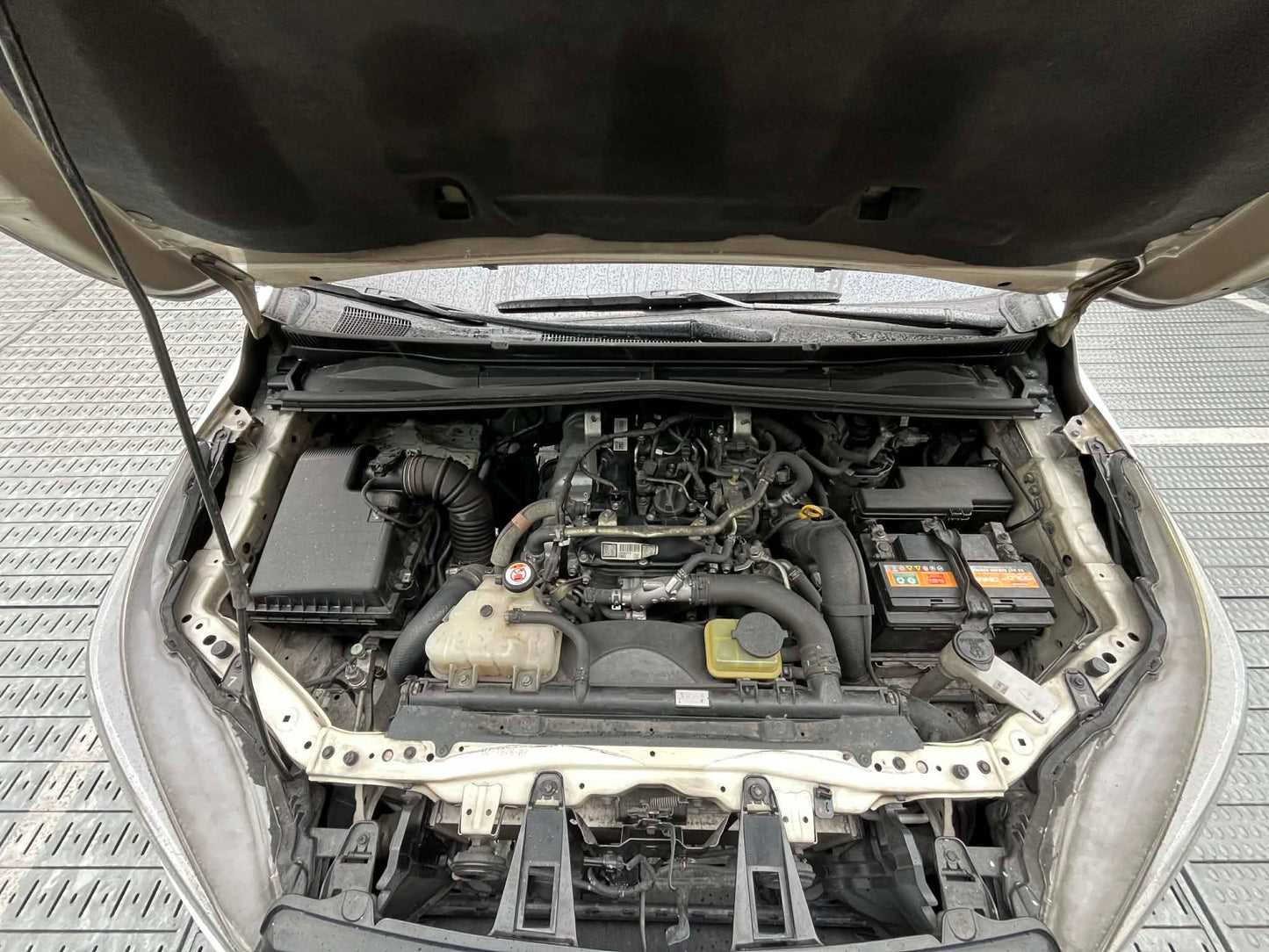 2020 Toyota Innova J 2.8, Manual, Diesel