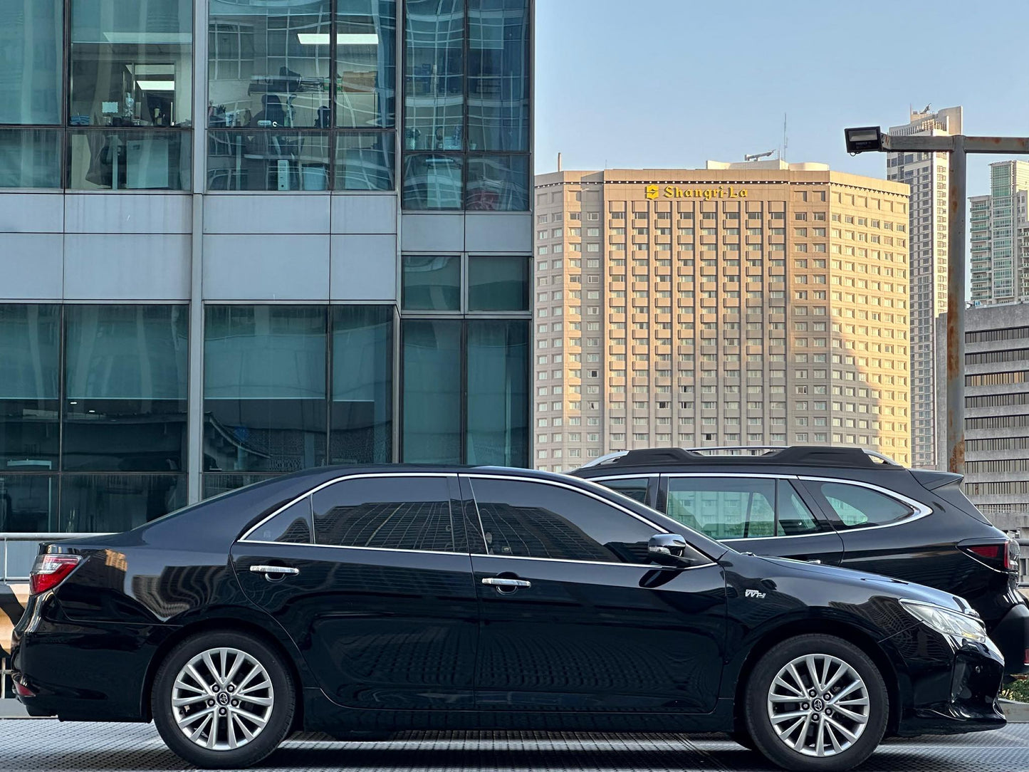 2018 Toyota Camry 2.5 V, Automatic, Gas