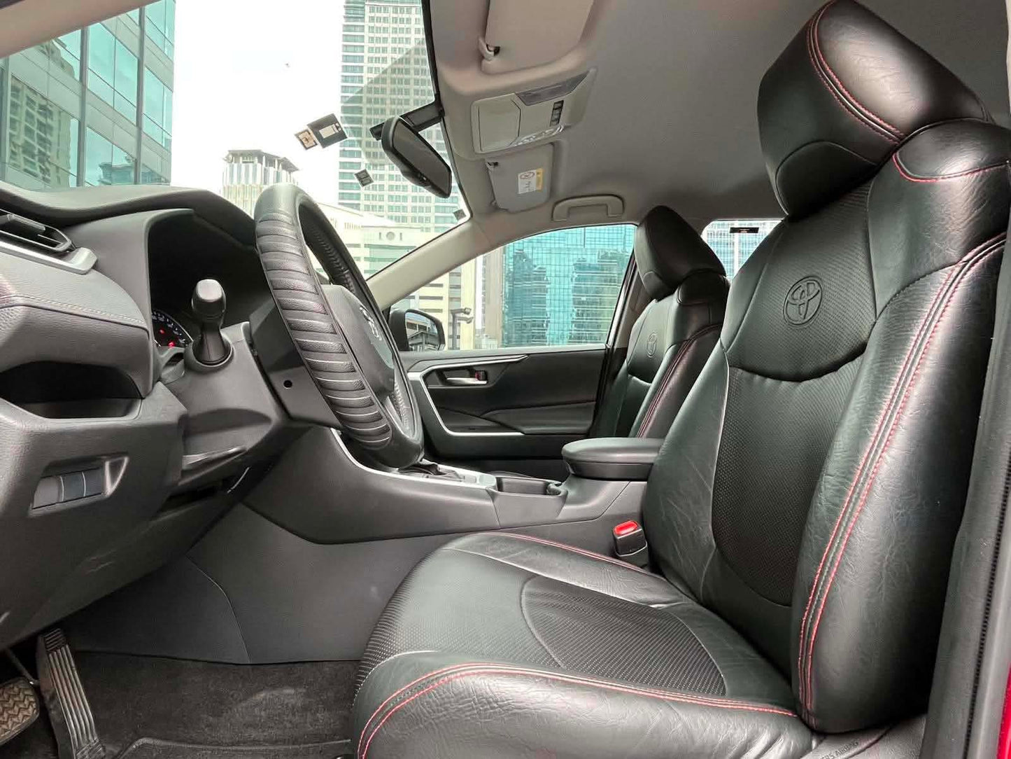 2019 Toyota RAV4 XLE 4x2 2.5,  Automatic, Gas