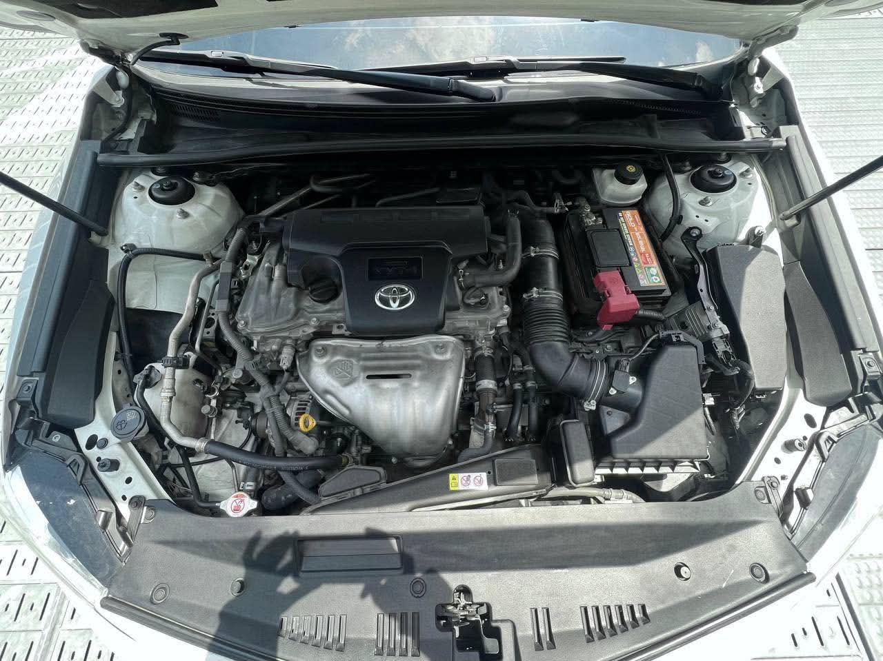 2019 Toyota Camry 2.5 V, Automatic, Gas
