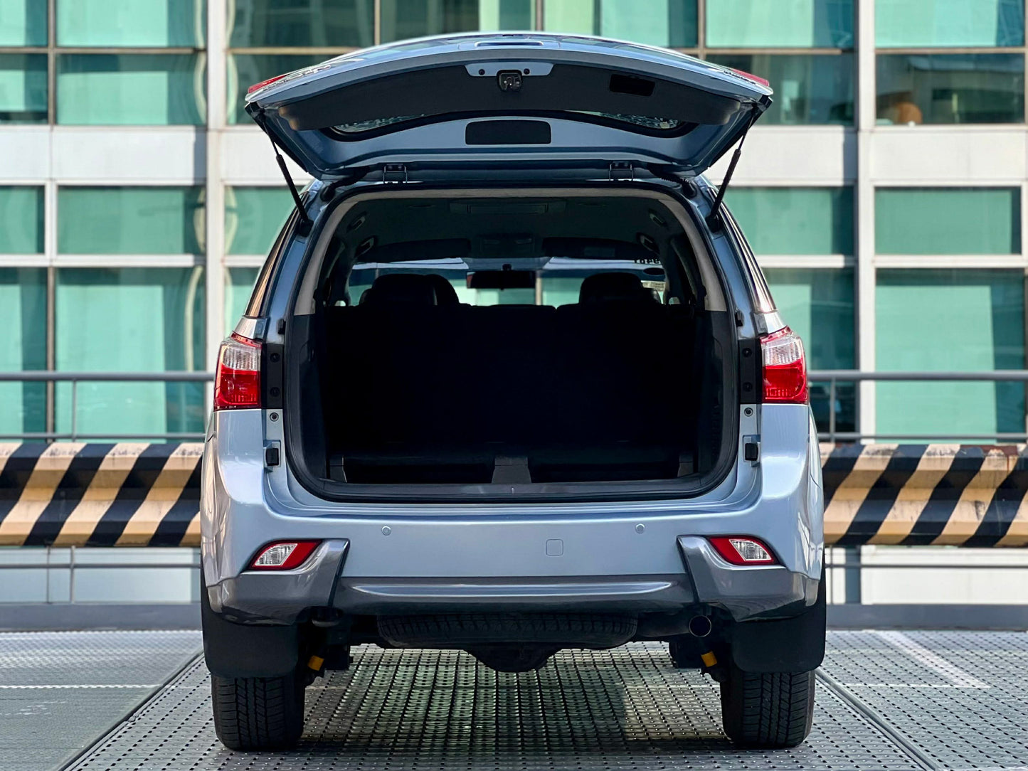 2015 Izuzu MUX LSA 4x2 2.5, Automatic, Diesel