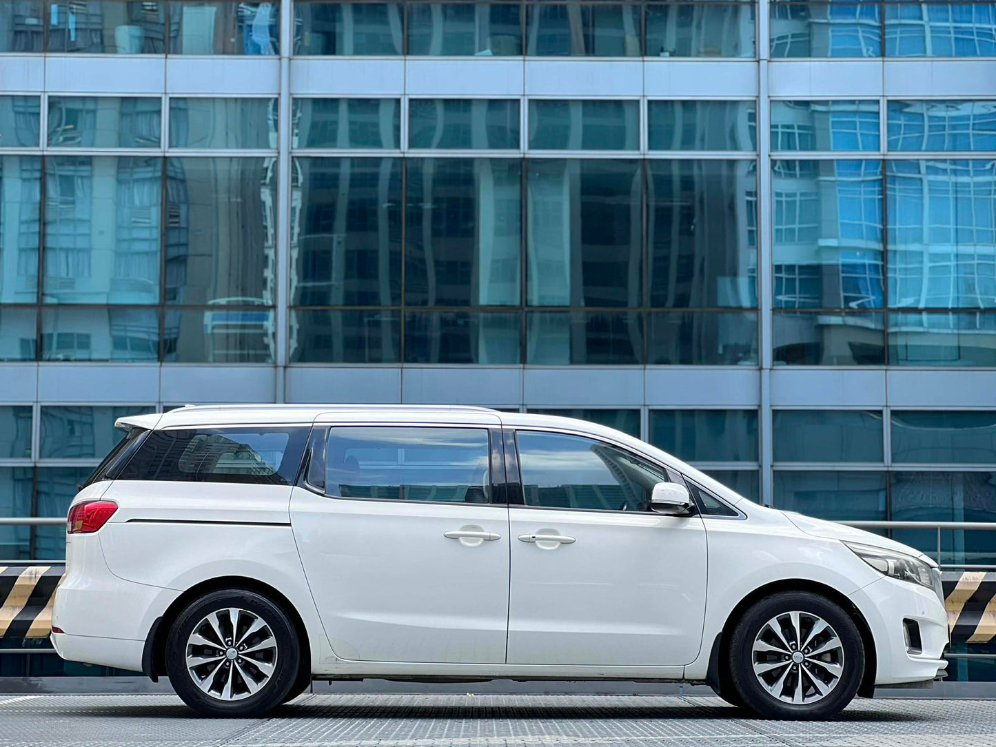 2015 Kia Grand Carnival EX 2.2 CRDI, Automatic, Diesel