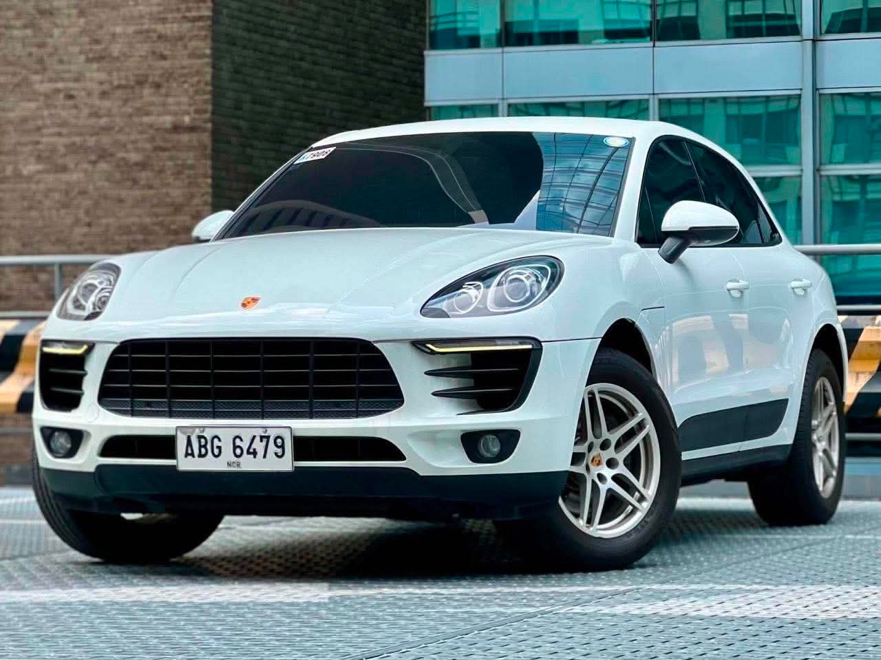 2015 Porsche Macan 2.0 Turbocharged AWD, Automatic, Gas