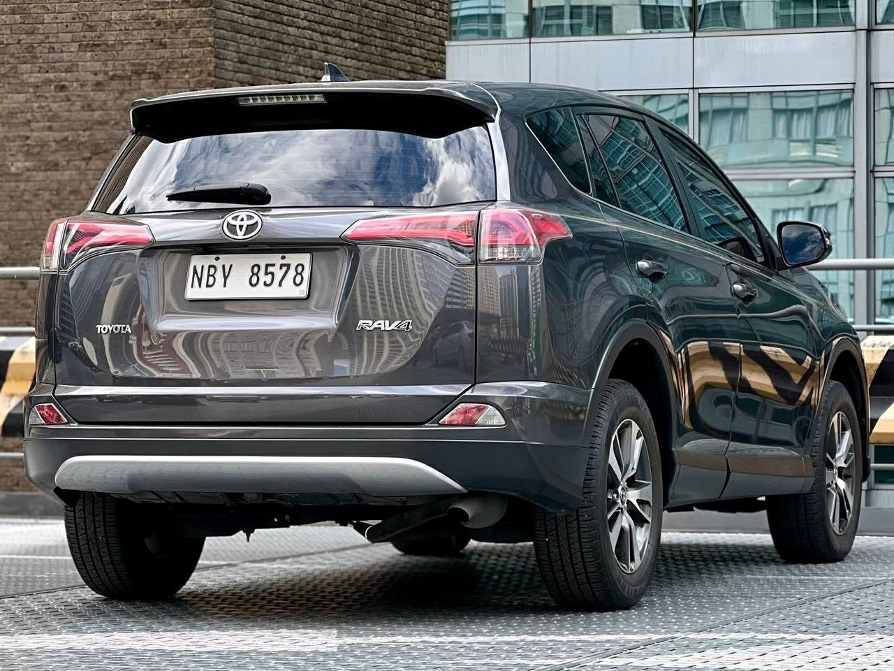 2017 Toyota Rav 4 Active 4x2, Automatic, Gas