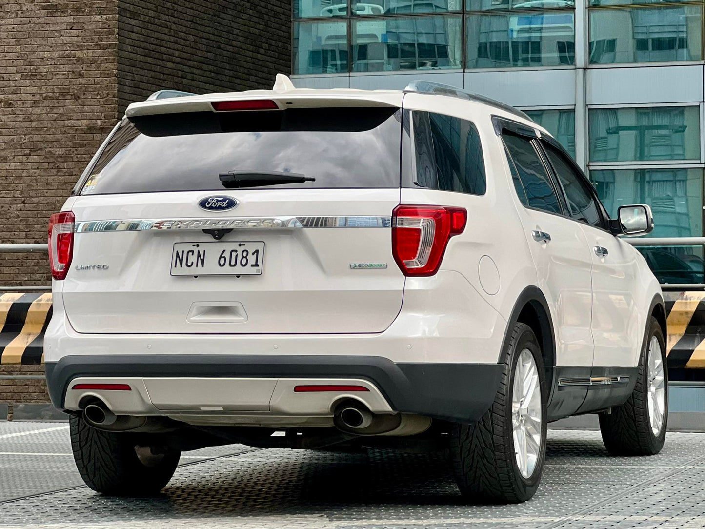 2017 Ford Explorer 2.3, Automatic, Gas