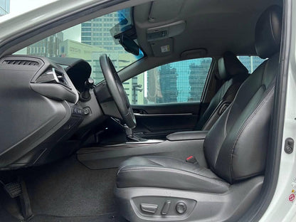 2020 Toyota Camry 2.5 V, Automatic, Gas