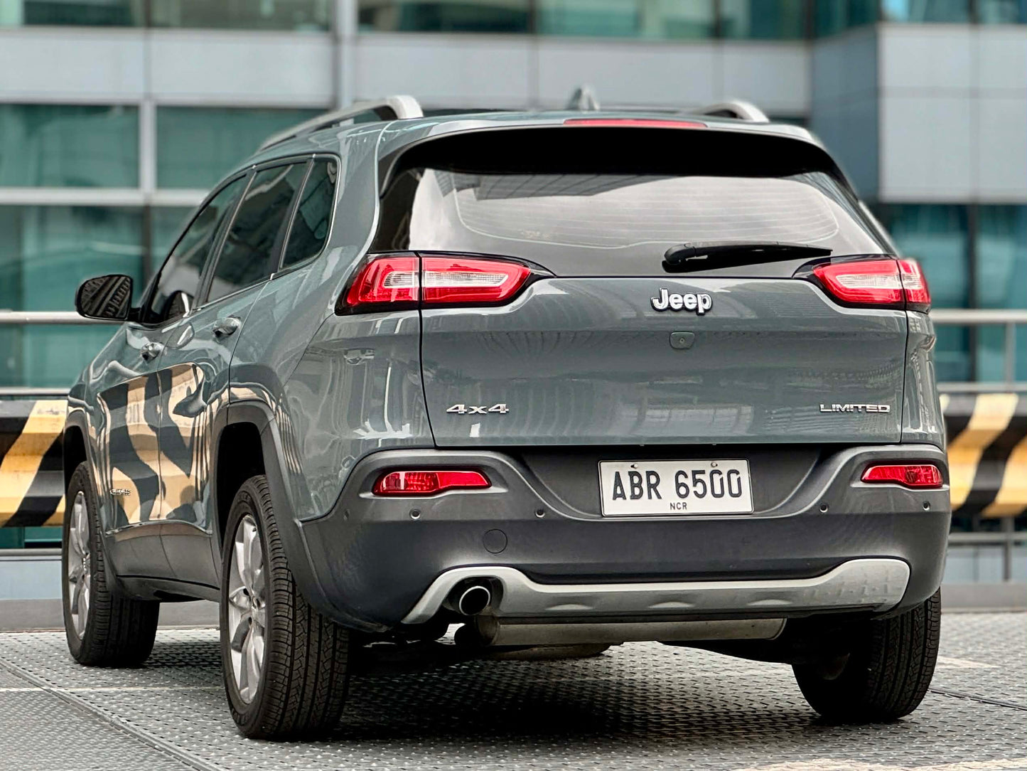 2015 Jeep Cherokee 4x4 2.6, Automatic, Gas