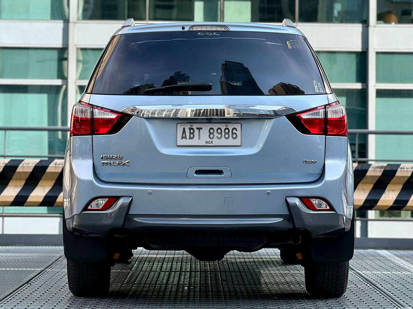 2015 Izuzu MUX LSA 4x2 2.5, Automatic, Diesel
