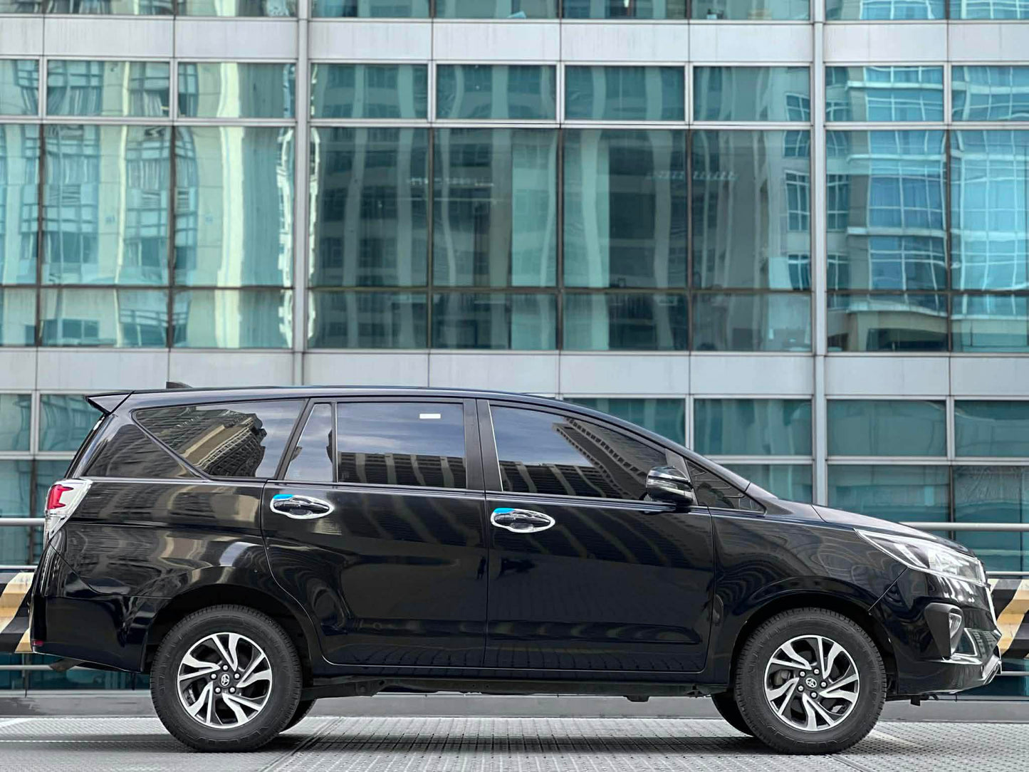 2022 Toyota Innova 2.8 E, Automatic, Diesel