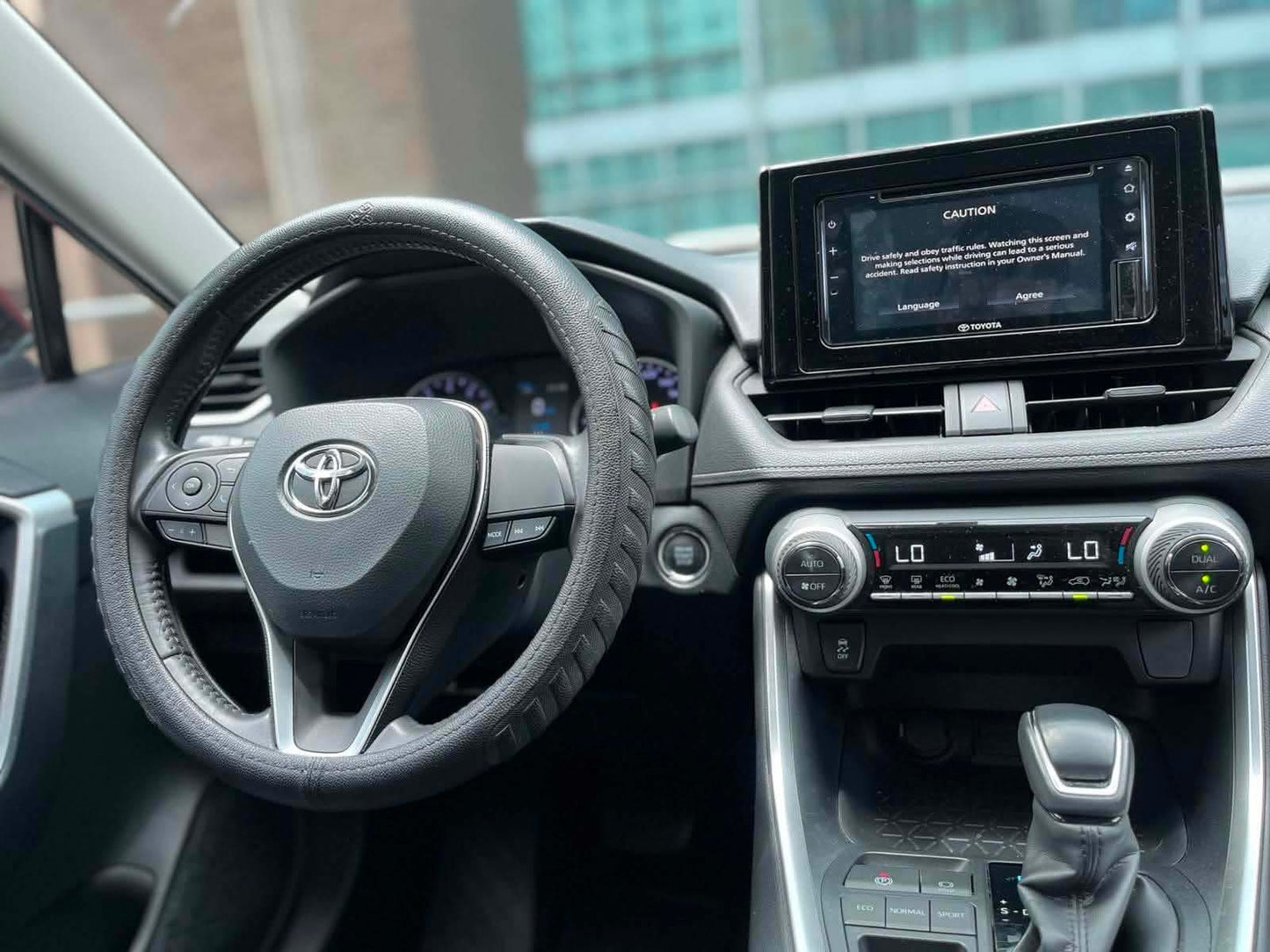 2019 Toyota RAV4 XLE 4x2 2.5,  Automatic, Gas