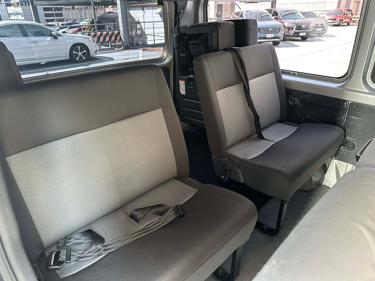 2020 Toyota Hi Ace 2.8, Commuter Deluxe, Manual, Diesel