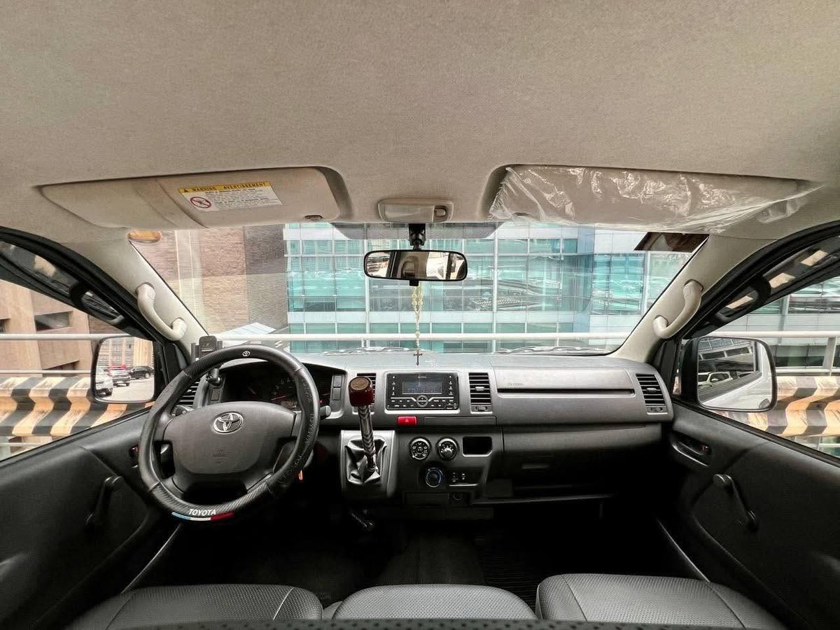 2023 Hiace Commuter 3.0 Decontent, Manual, Diesel