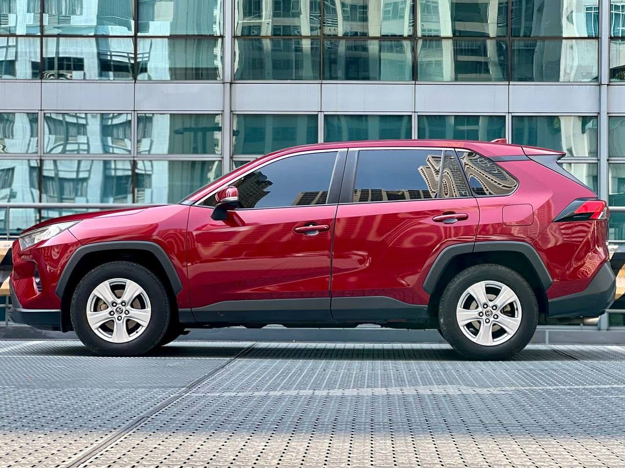 2019 Toyota Rav 4 4x2,  Automatic, Gas