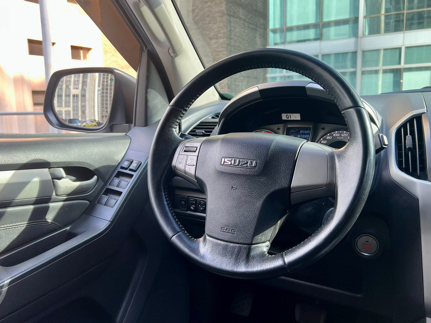 2015 Izuzu MUX LSA 4x2 2.5, Automatic, Diesel