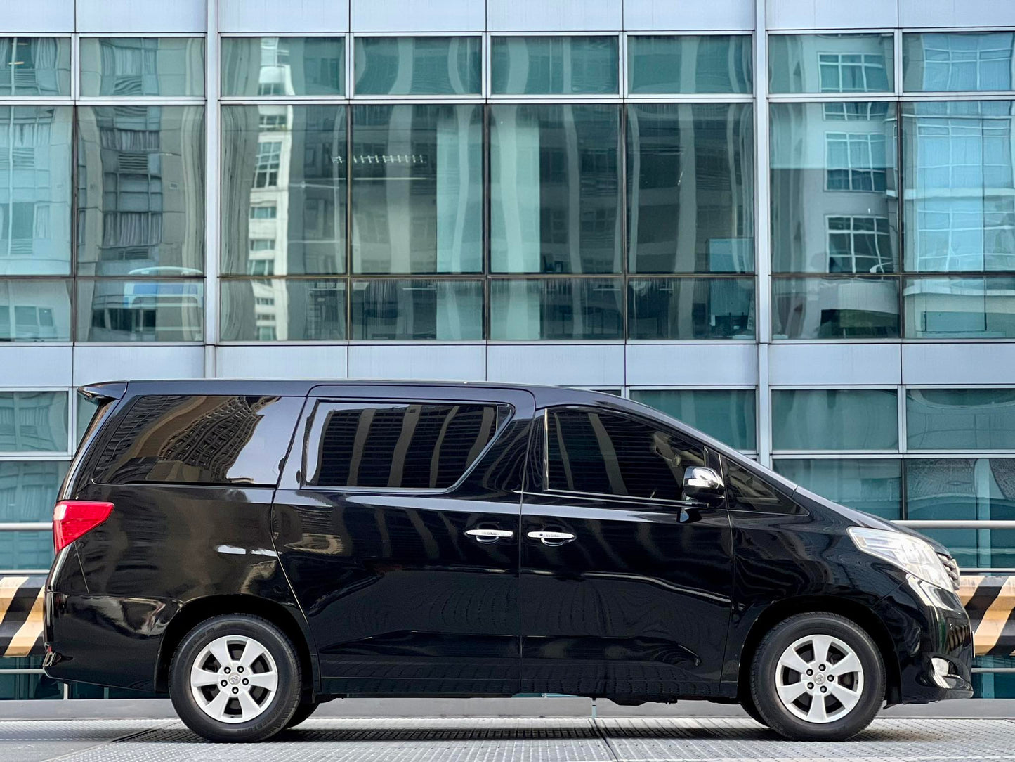 2011 Toyota Alphard 3.5, Automatic, Gas