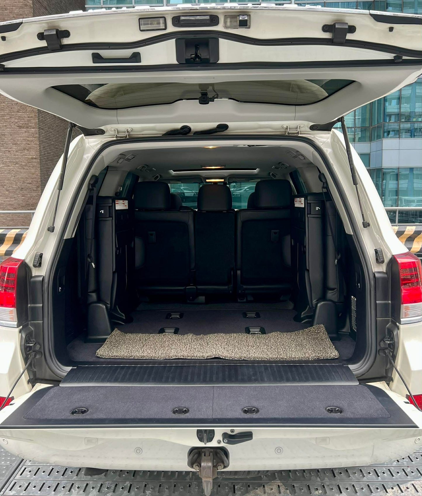 2017 Toyota Land Cruiser LC200 V8, Automatic, Diesel