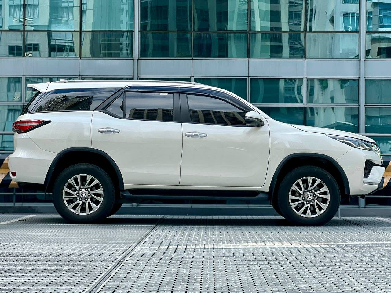 2022 Toyota Fortuner 2.4 V, Automatic, Diesel