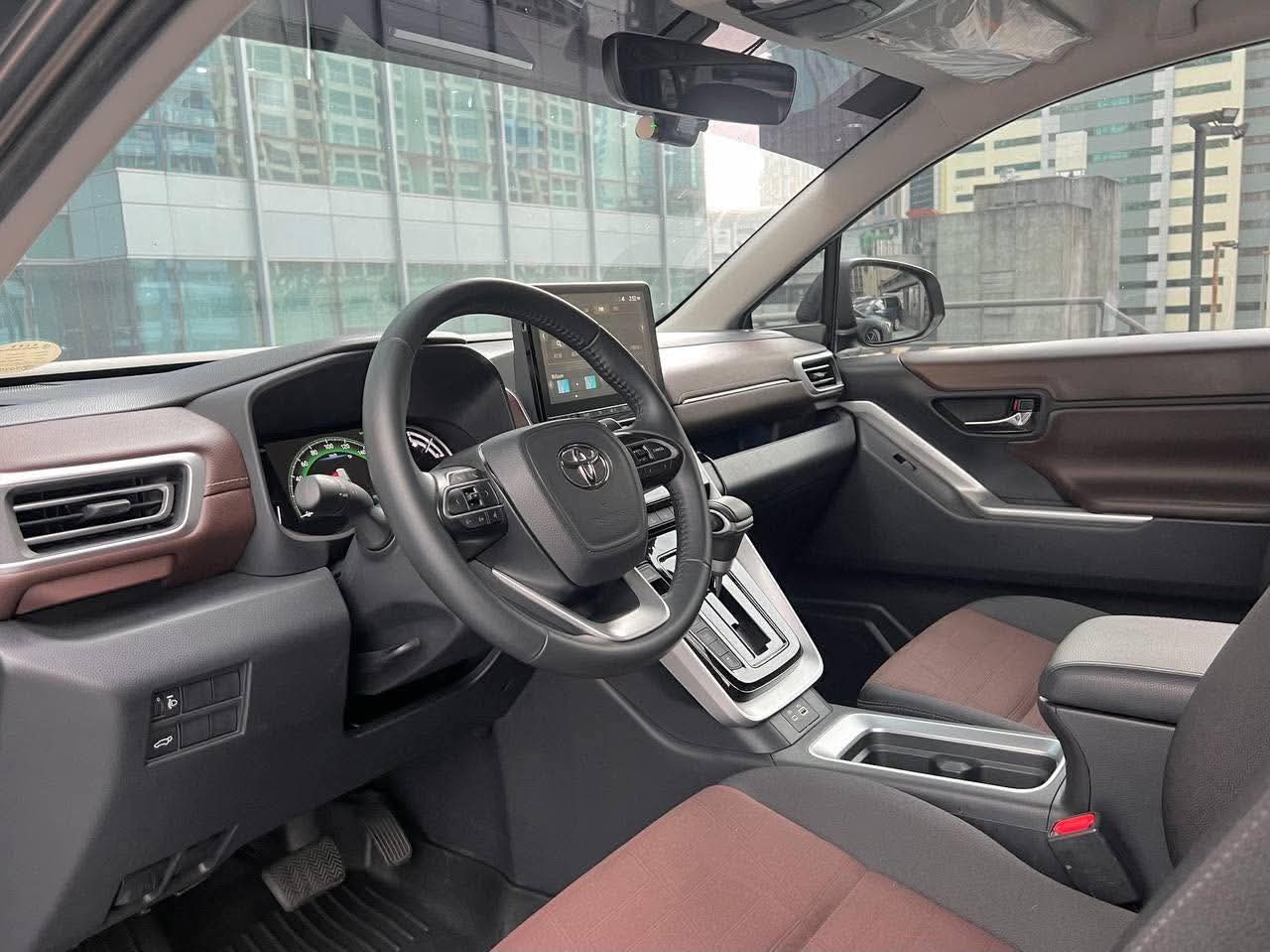 2025 Toyota Innova Zenix 2.0 V, Automatic, Gas