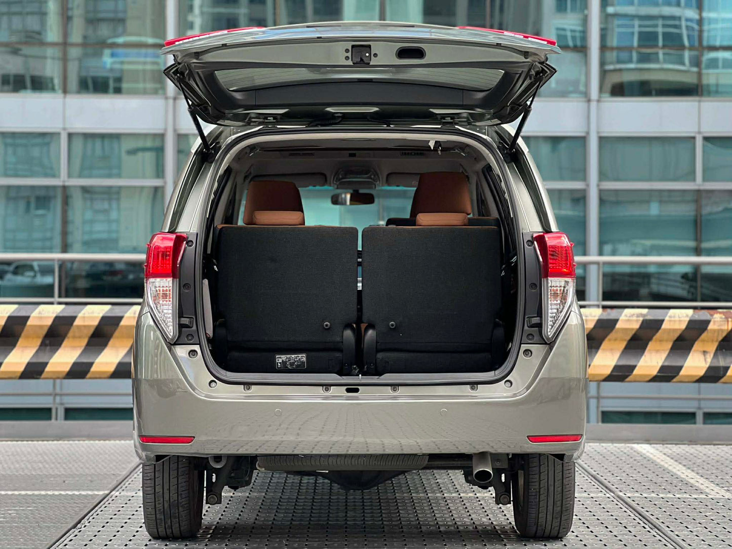 2017 Toyota Innova 2.8 V, Automatic, Diesel