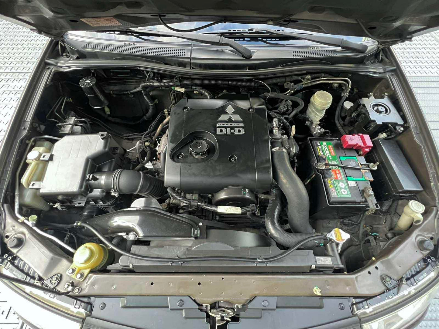 2014 Mitsubishi Montero GLX 4x2 2.5, Manual, Diesel