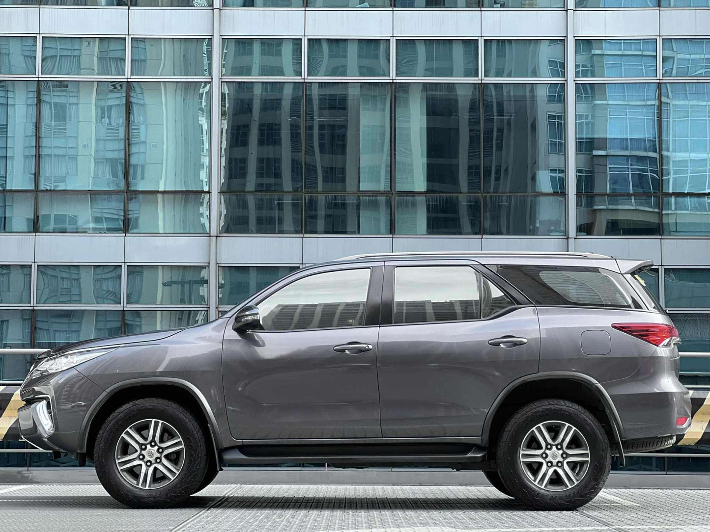 2019 Toyota Fortuner 4x2 G, Automatic, Gas
