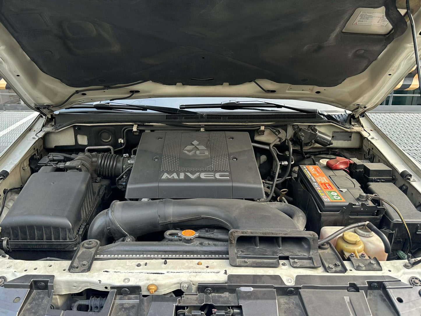 2011 Mitsubishi Pajero GLS 4x4 3.8 V6,  Automatic, Gas