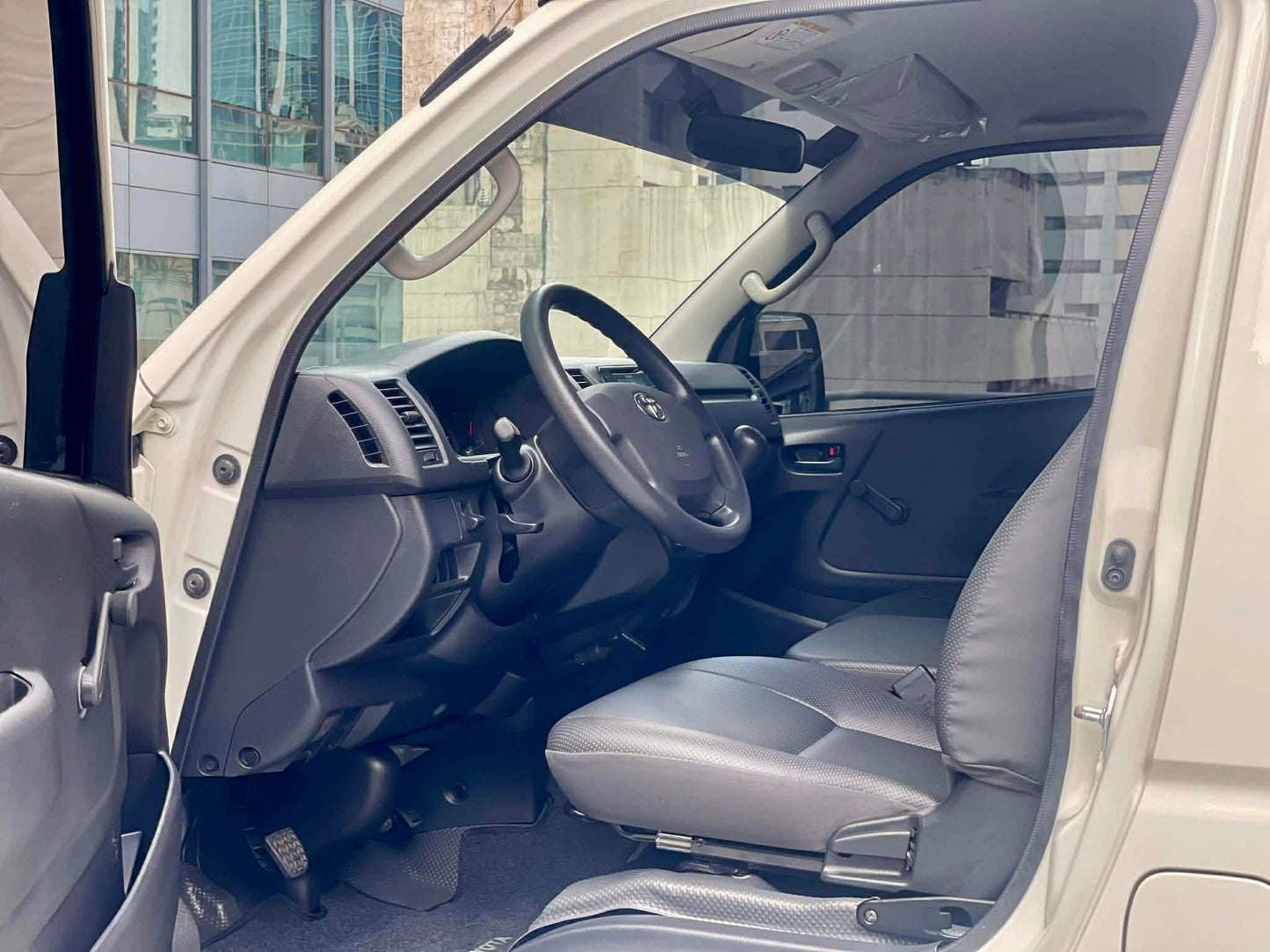 2021 Toyota Hiace Commuter 3.0, Diesel, Manual