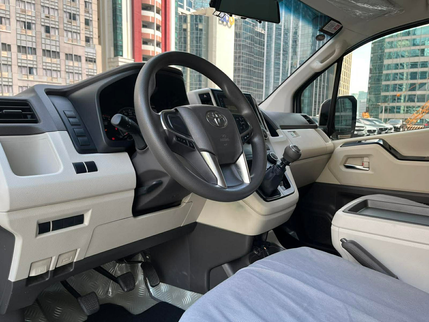 2021 Toyota Hiace Gl Grandia 2.8, Manual, Diesel