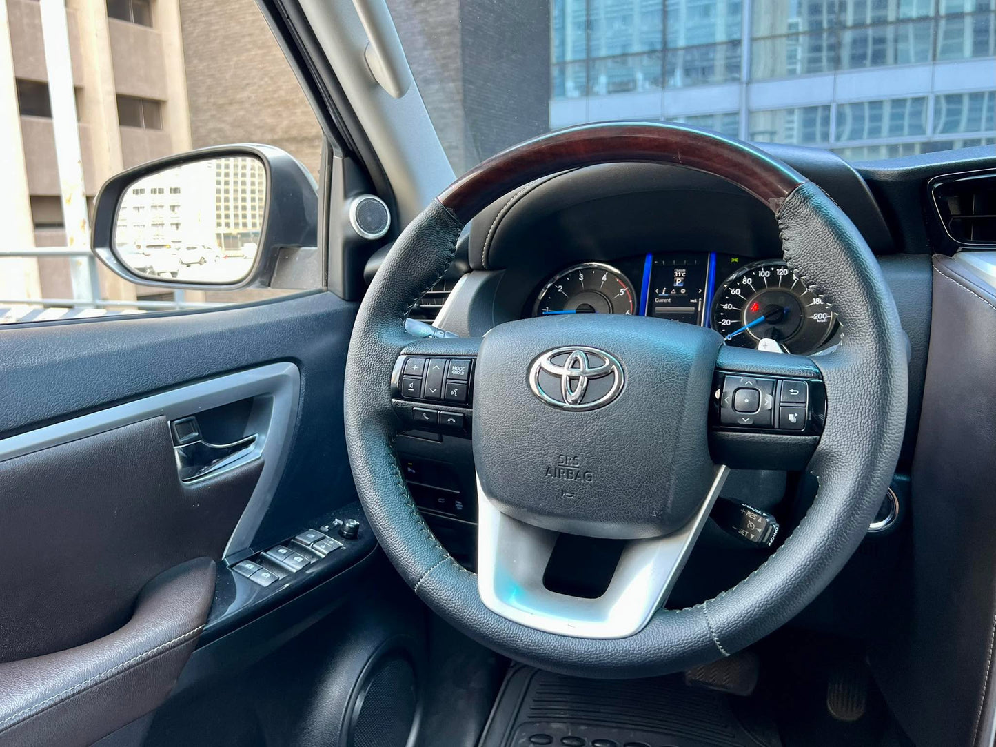 2017 Toyota Fortuner V 4x2 2.4, Automatic, Diesel