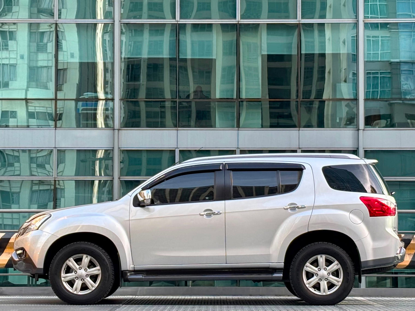 2017 Izuzu MUX LSA 4x2 3.0, Automatic, Diesel