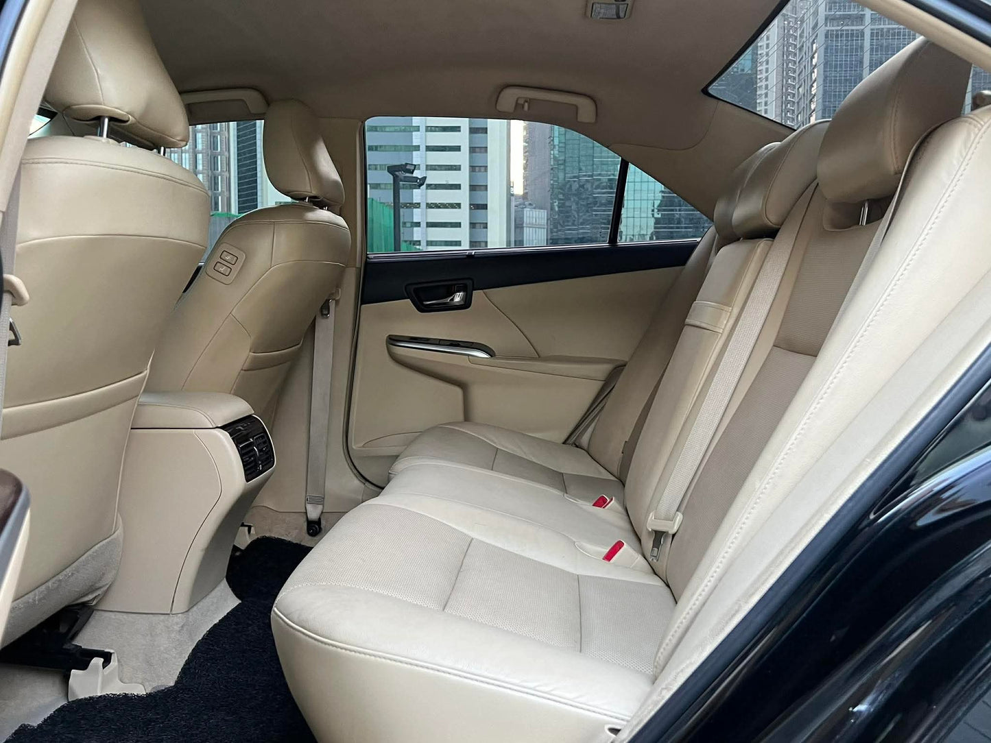 2018 Toyota Camry 2.5 V, Automatic, Gas