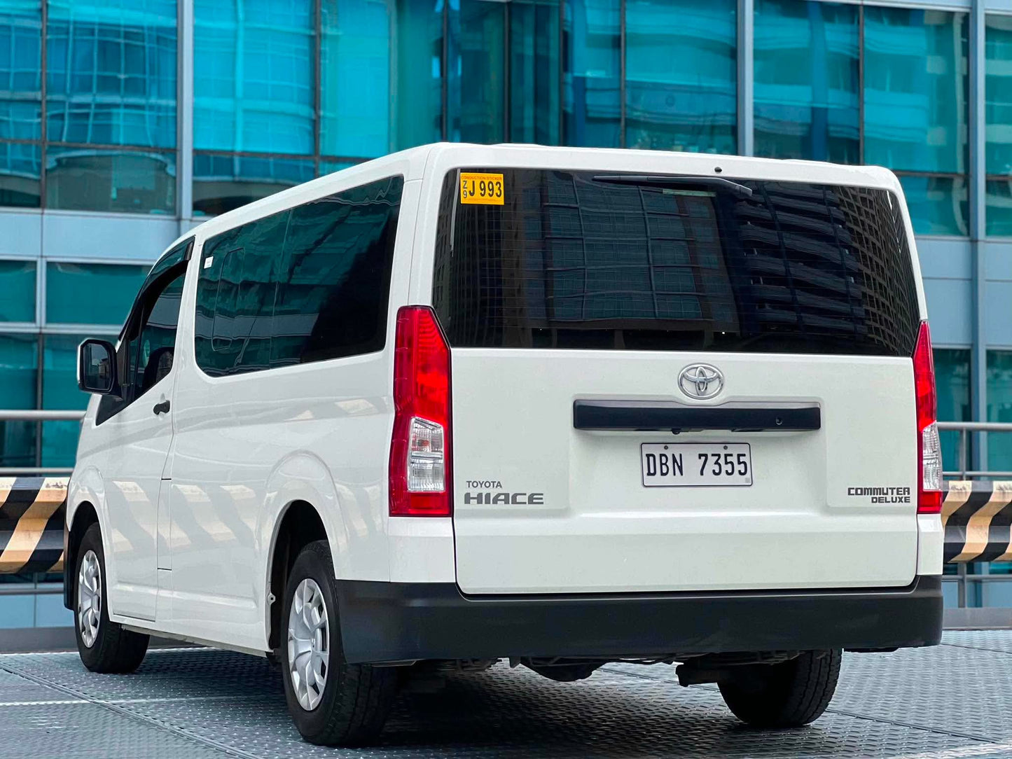 2024 Toyota HiAce Commuter Deluxe 2.8, Manual, Diesel