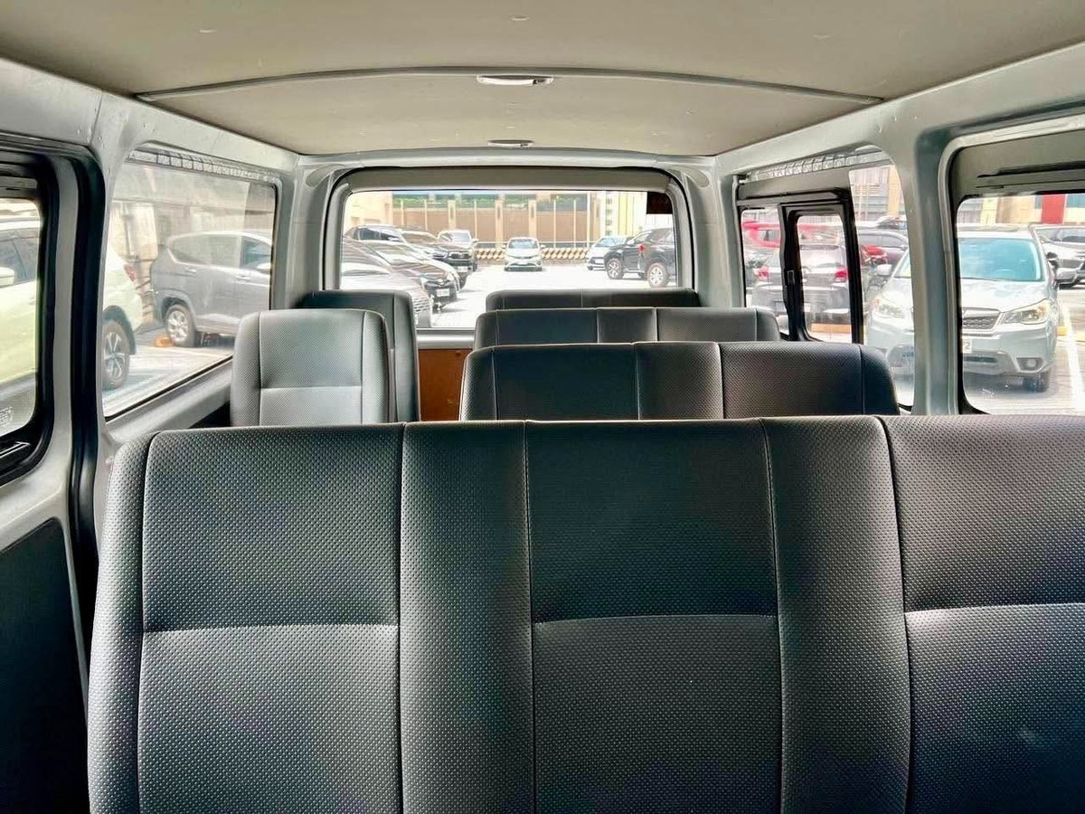 2023 Hiace Commuter 3.0 Decontent, Manual, Diesel