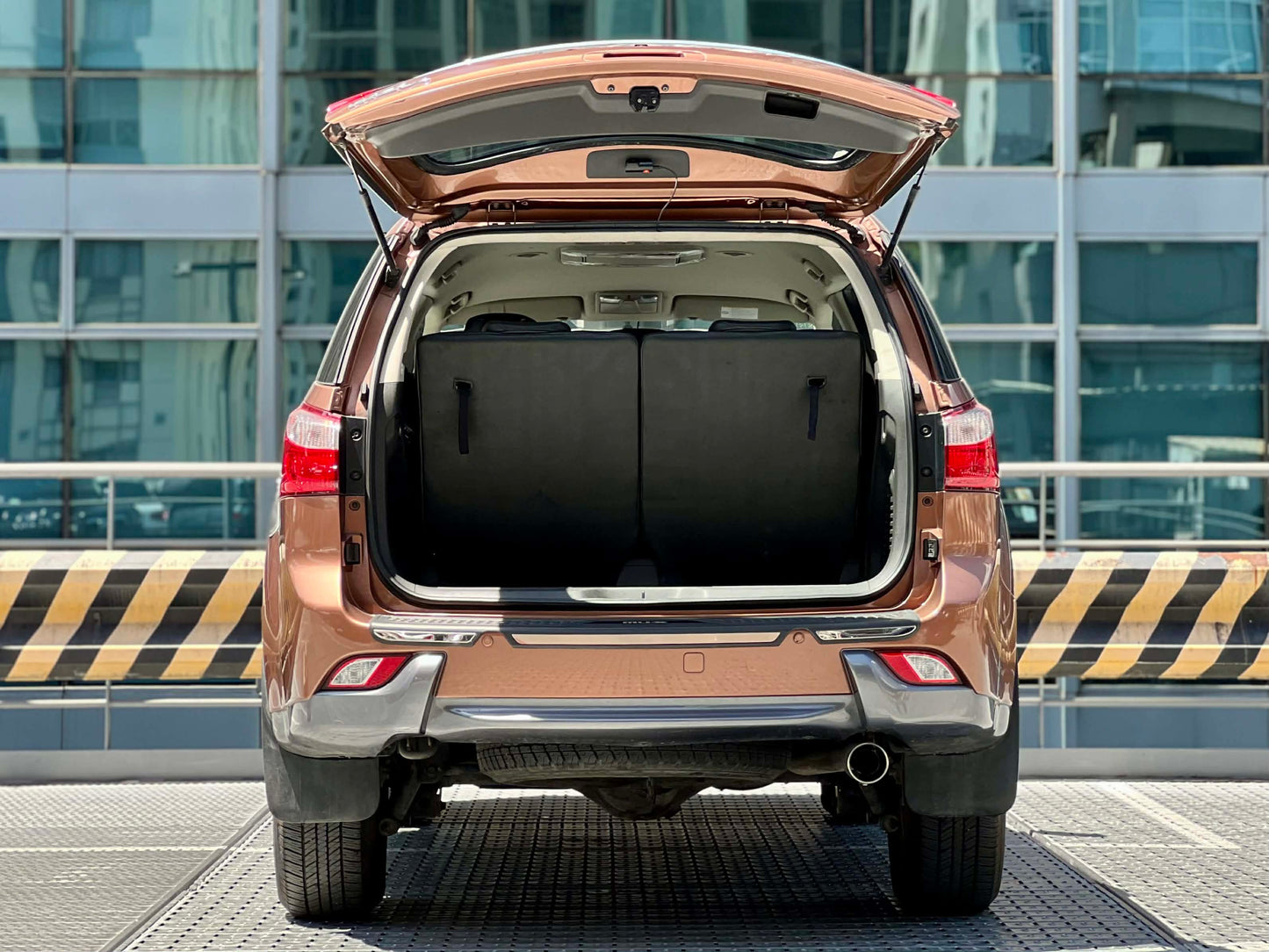 2015 Izuzu MUX LSA 4x2 2.5, Automatic, Diesel