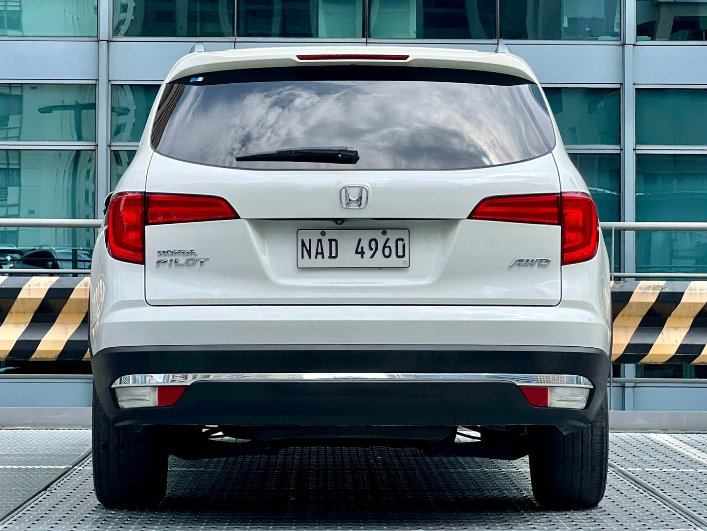 2016 Honda Pilot EX-L AWD
3.5L V6 SOHC, i-Vtec Engine,
24 Valves
