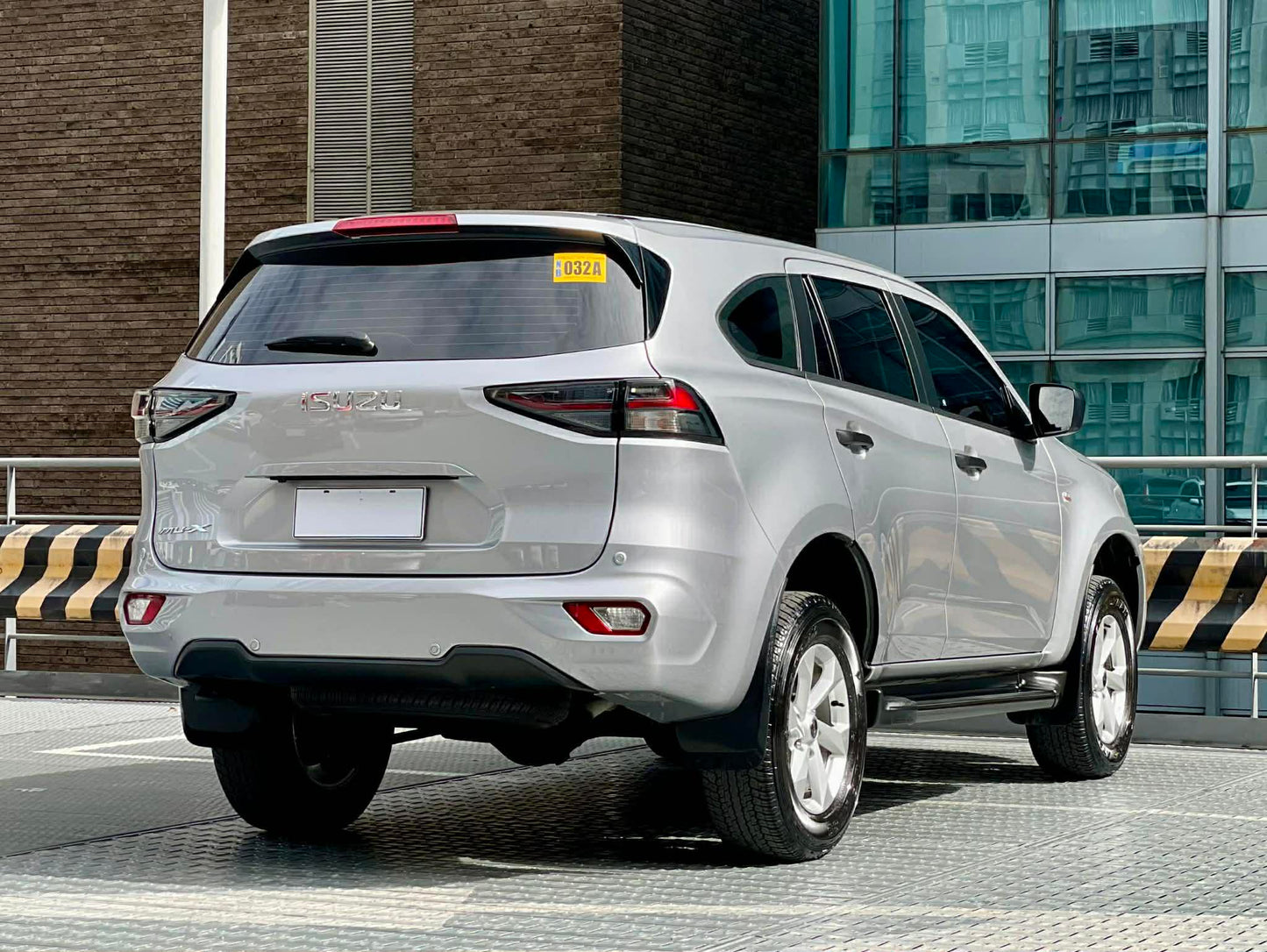 2024 Isuzu MUX RZ4E 1.9 LS 4X2, Automatic, Diesel