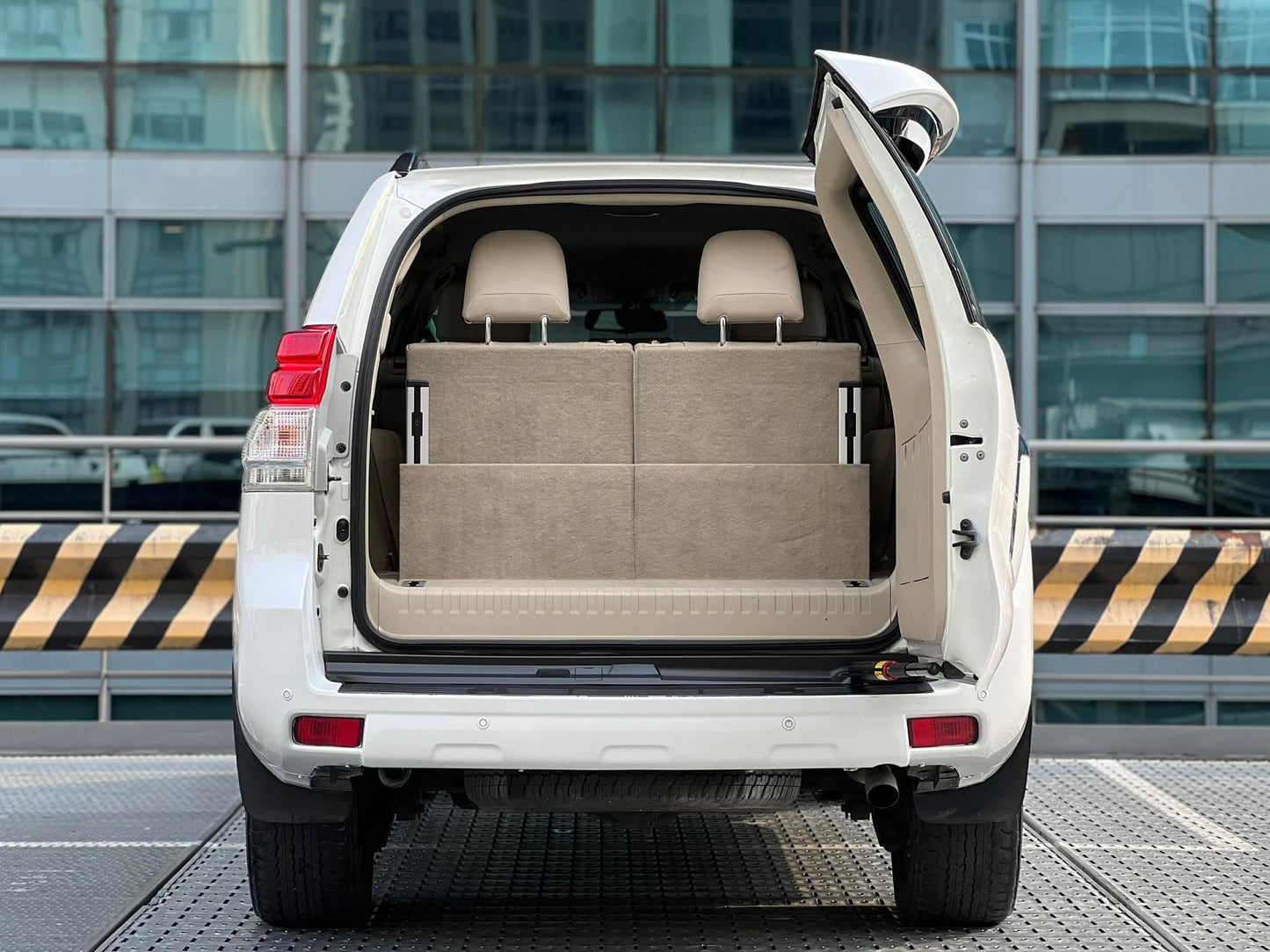 2011 Toyota Land Cruiser Prado VX 4X4, Automatic, Gas