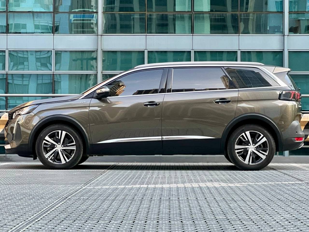 2022 Peugeot 5008 GT Gas Automatic,