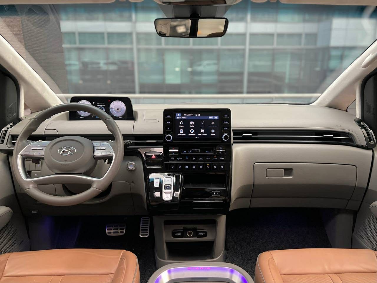 2023 Hyundai Staria Premium+ AWD 2.2, Automatic, Diesel