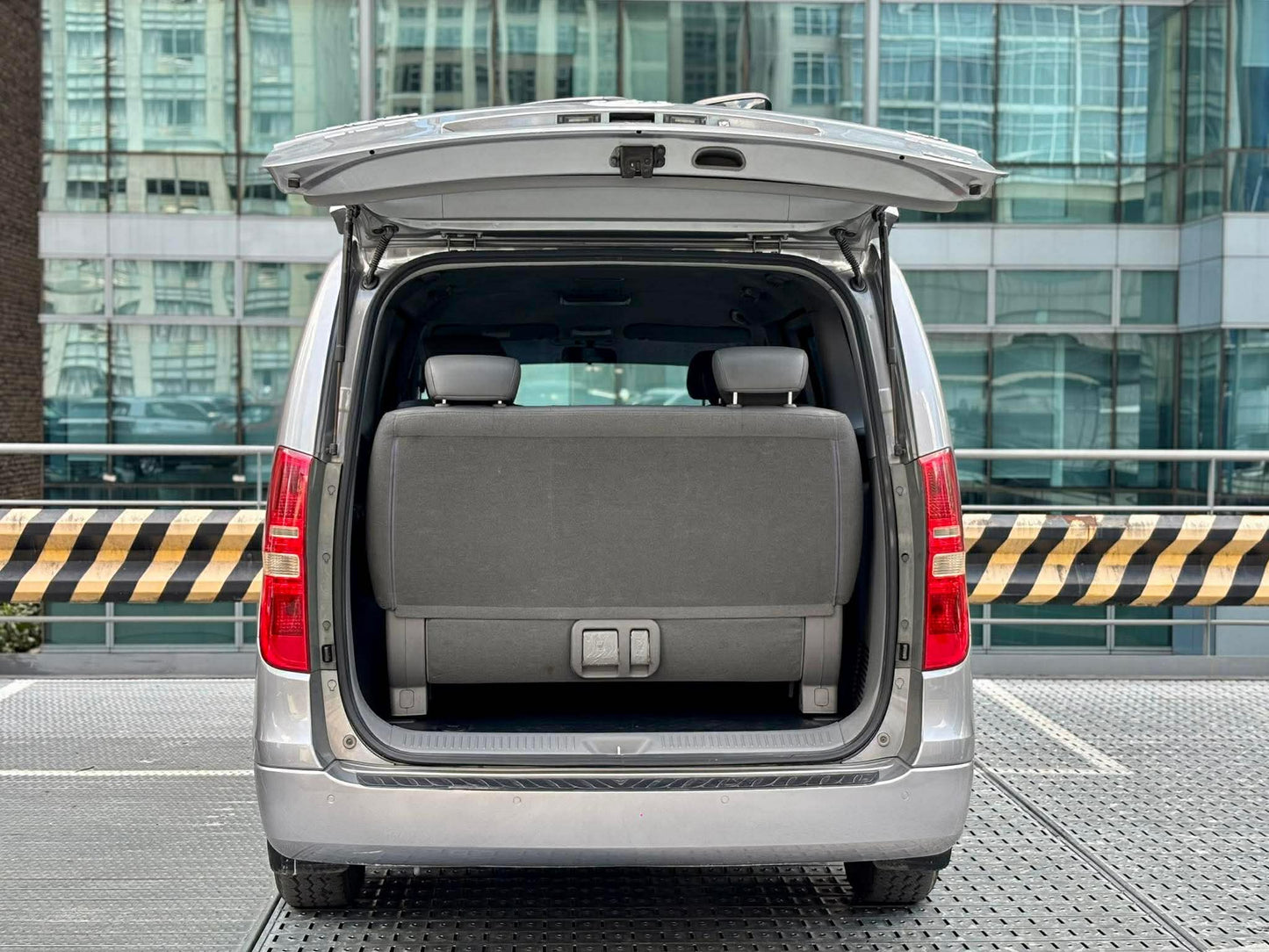 2011 Hyundai Grand Starex CVX 2.5, Automatic, Diesel